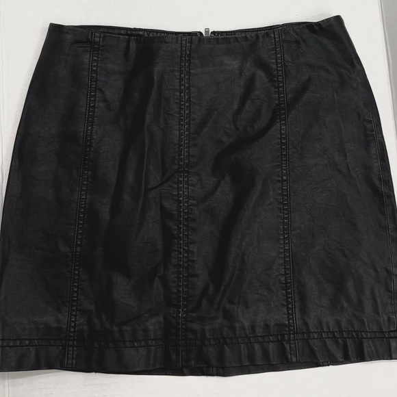 Free People - Picture 3 of 6